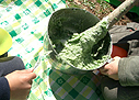ダンゴ作ってます