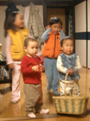 何やら披露中