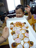 2歳でーす。デンマークのお誕生日の子が食べるパンだそうです。
