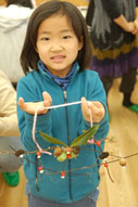 カエデ秋の木の実でリース作り