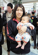 吉田沙保里選手と舟さん♪私、母親になって図々しくなりました(汗)そして、興奮のあまり自分が入るのを忘れました。