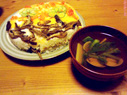 押し寿司ケーキとはまぐりのお汁です。あんまり美味しそうじゃないです…