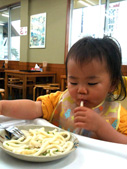 一応フォークも使うんだけどね。手の方が食べやすいよね。
