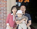 ホテル玄関前で記念写真、パチリ。