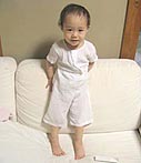 お風呂上がりに。パジャマのズボンあげすぎ。