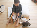 ジャッキー相手に読み聞かせの会開催中
