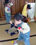 おもちゃ返してー おもちゃ返してー