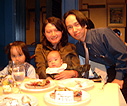 4人で祝う初めての結婚記念日 4人で祝う初めての結婚記念日