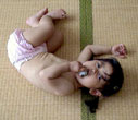裸でねっころがってます。おにぎり食べてお行儀悪いよ! 裸でねっころがってます。おにぎり食べてお行儀悪いよ!
