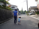 手を繋いでお散歩できるように