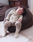 おやつを食べながら寝ちゃったれーちゃん