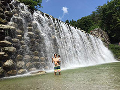 堰堤の水しぶきが気持ちいい!