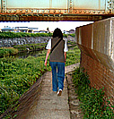 線路の下をくぐったりもします。 線路の下をくぐったりもします。